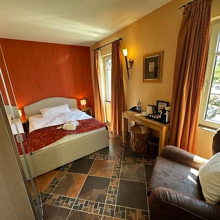 Hotel Weisser Baer Мюльхайм Экстерьер фото