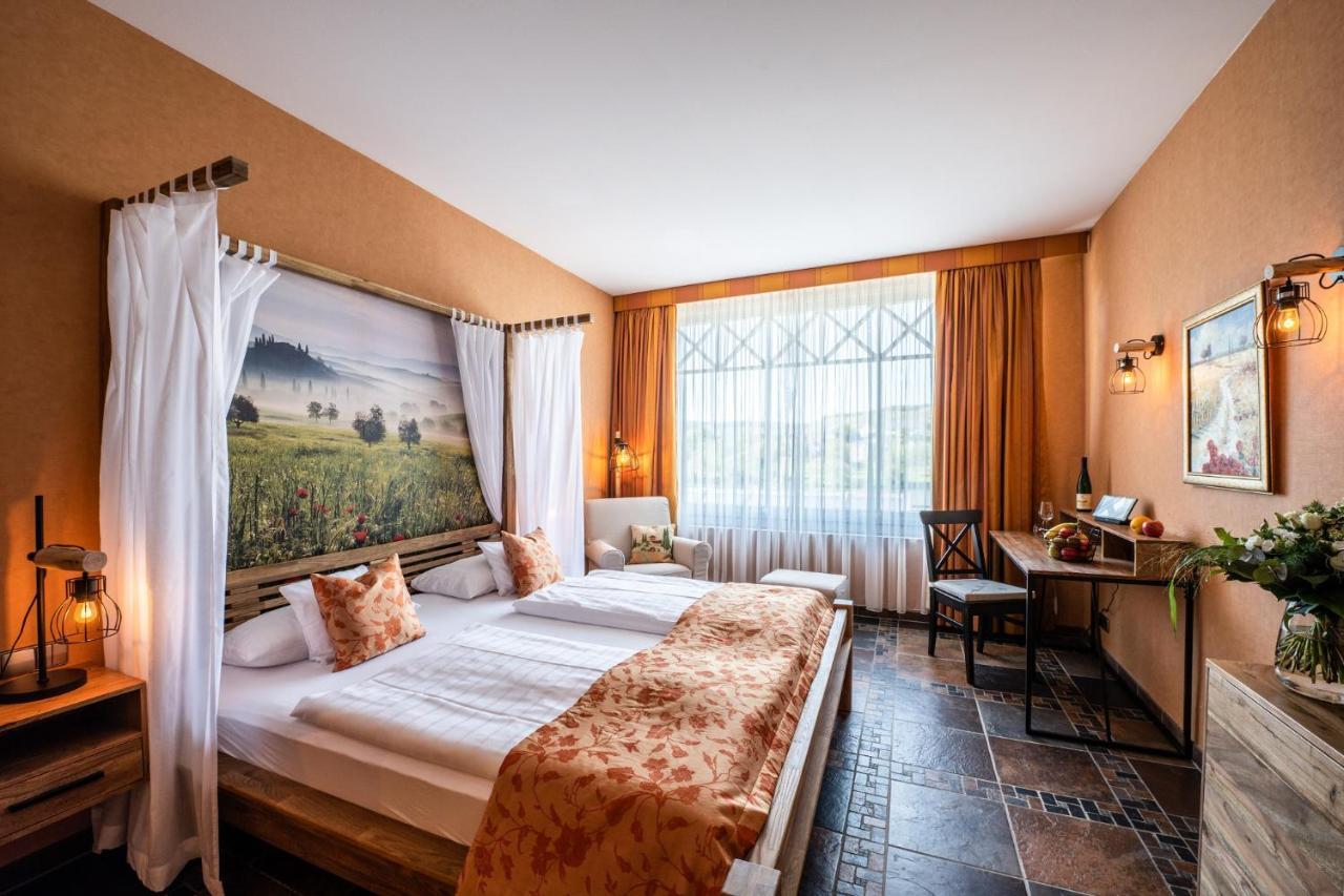 Hotel Weisser Baer Мюльхайм Экстерьер фото