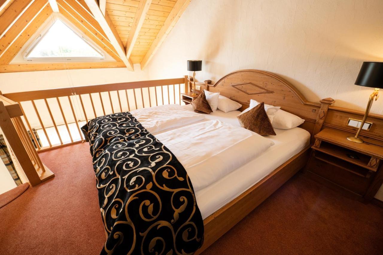 Hotel Weisser Baer Мюльхайм Экстерьер фото