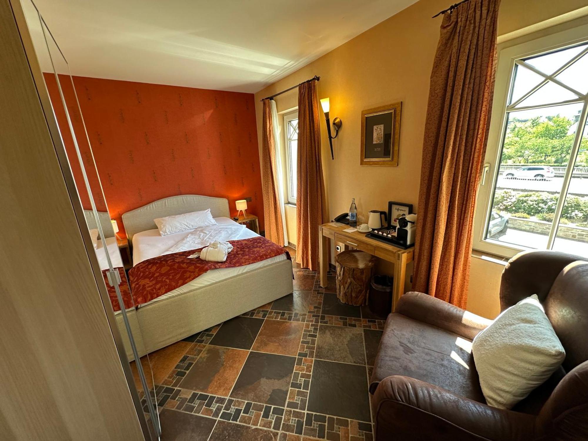 Hotel Weisser Baer Мюльхайм Экстерьер фото
